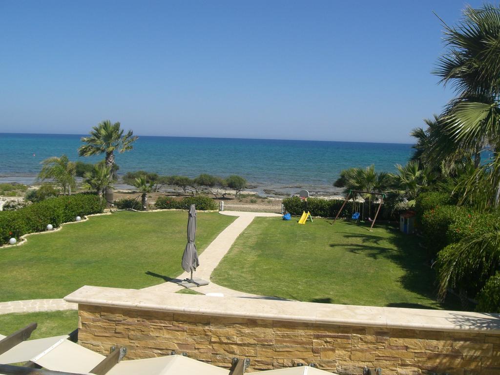 Ionion Beachfront Villa Ayia Napa Rum bild
