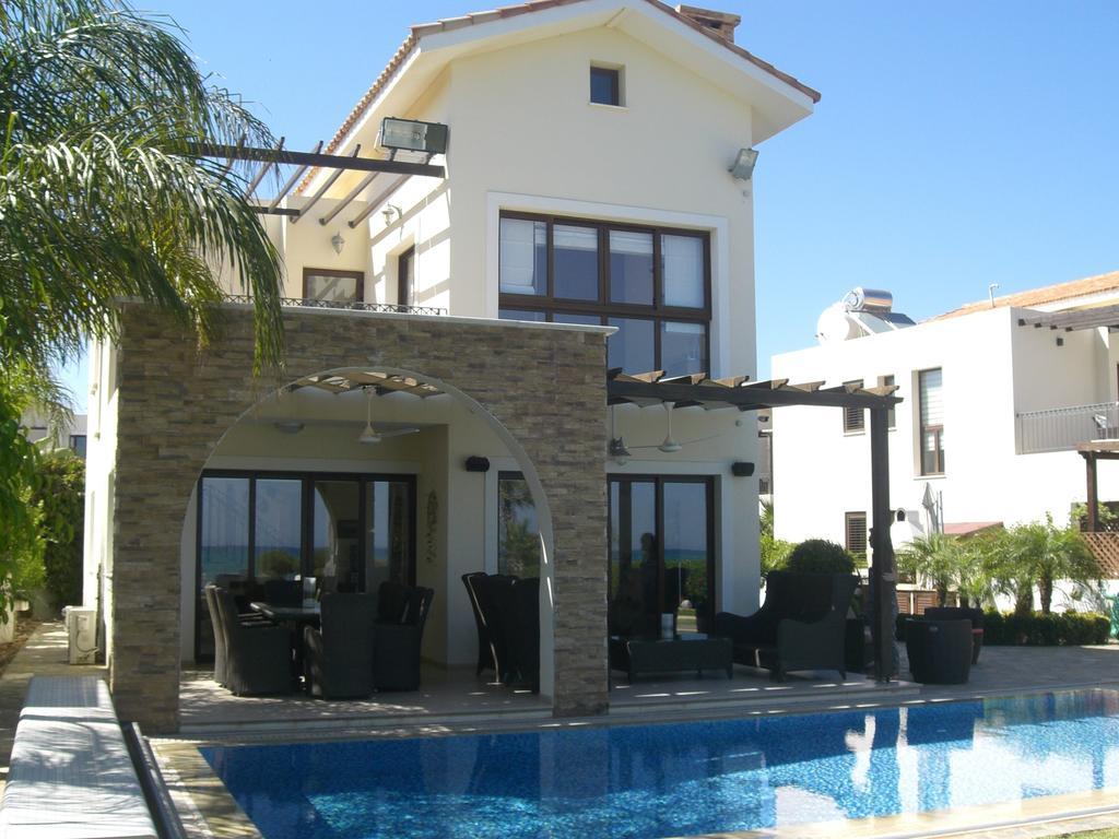 Ionion Beachfront Villa Ayia Napa Rum bild