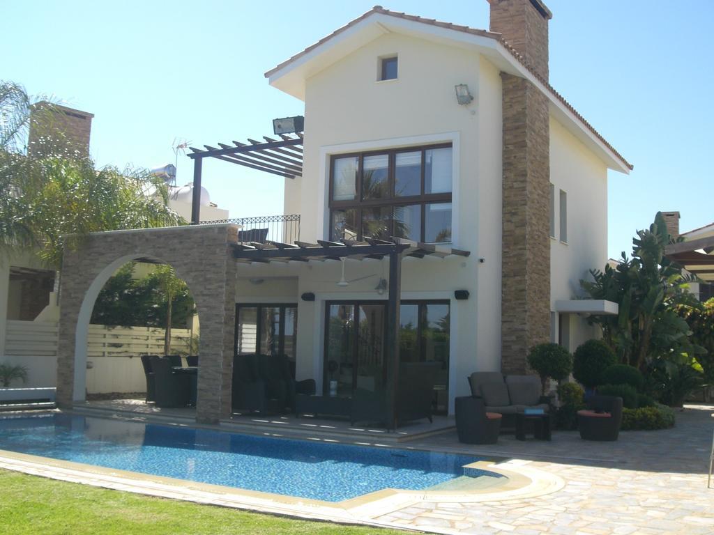 Ionion Beachfront Villa Ayia Napa Rum bild